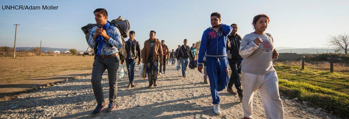 Donate Refugees walking, copyright UNHCR